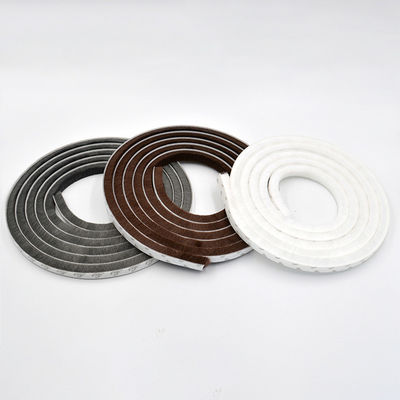 Material de PP Pincel de vedação de porta perfeito para alumínio Janela de pilha de tempo em preto/cinzento/marrom/branco/outras cores
