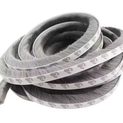 Material de PP Pincel de vedação de porta perfeito para alumínio Janela de pilha de tempo em preto/cinzento/marrom/branco/outras cores