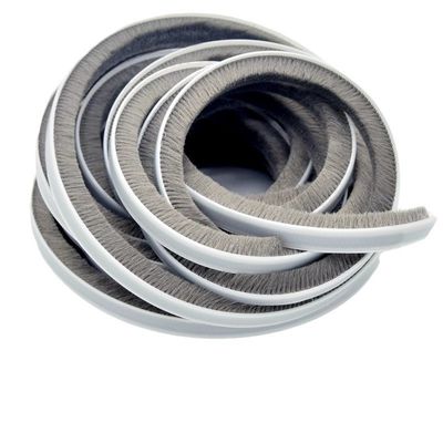 Material de PP Pincel de vedação de porta perfeito para alumínio Janela de pilha de tempo em preto/cinzento/marrom/branco/outras cores